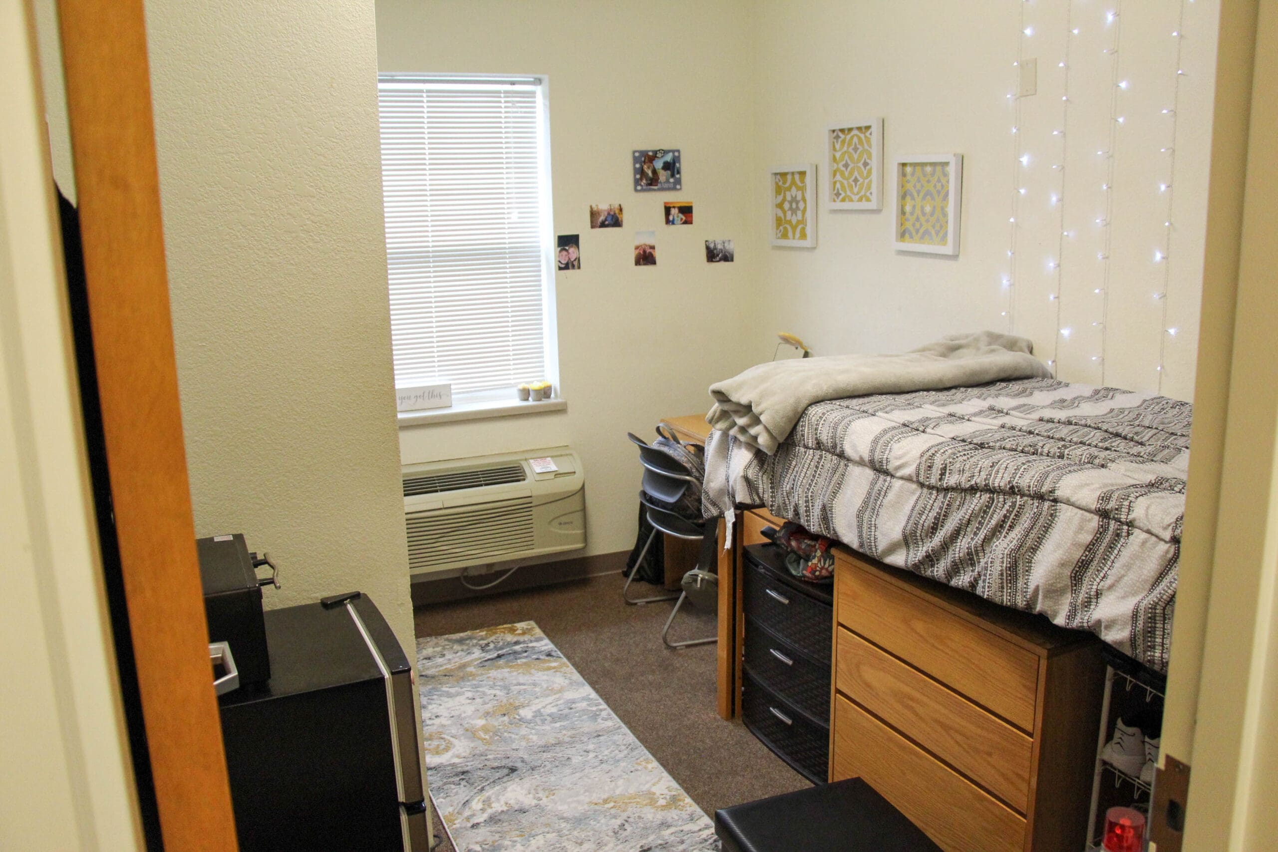 Wylie Hall single bedroom in a suite with desk and study workspace